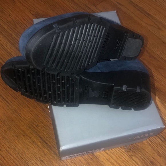 The Flexx BLUE Suede Cross Band Mary Janes size 8 BRAND NEW with BOX - Picture 6 of 9